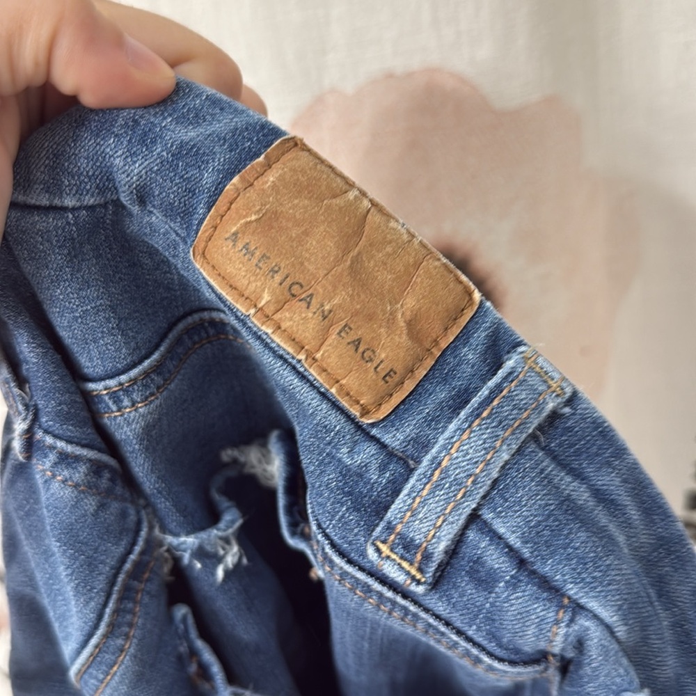 Women’s American Eagle Outfitters Curvy Hi-Rise Jegging Distressed Jean. 4 Short - Picture 6 of 14